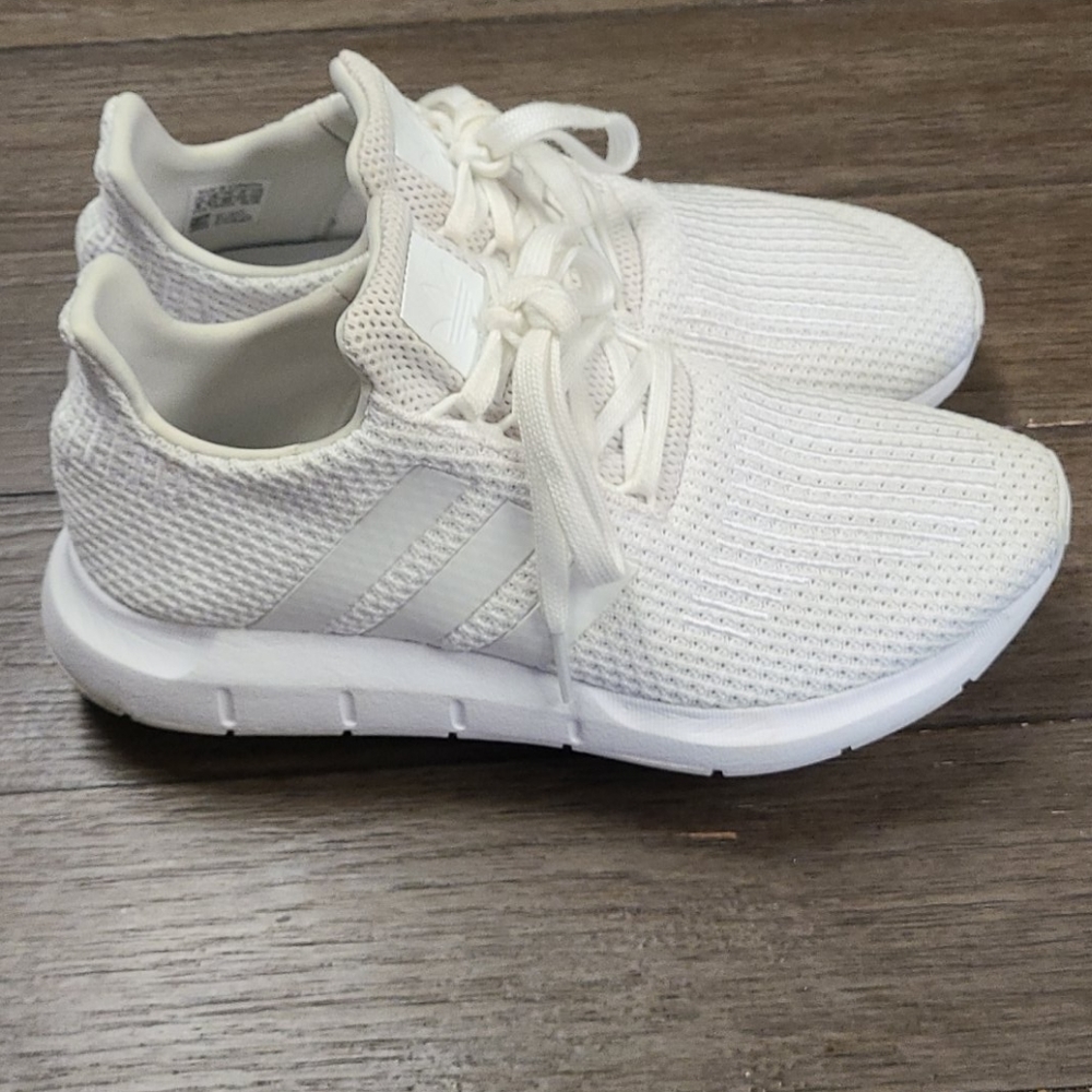 WOMEN'S ADIDAS ORIGINALS SWIFT RUN CASUAL SHOES